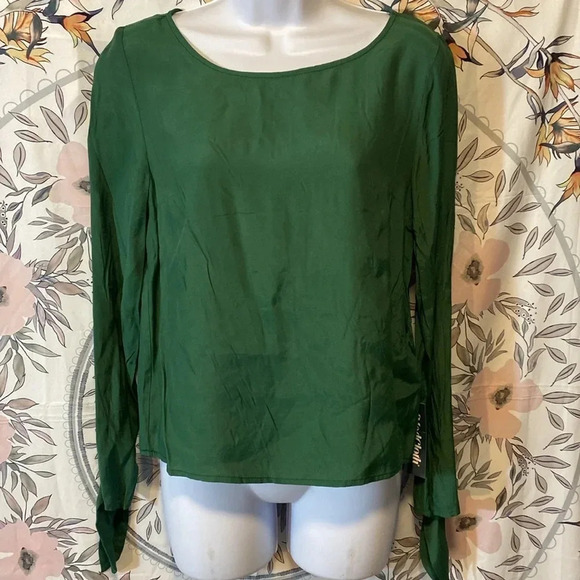 🆕 ModCloth Green Lightweight Pullover Blouse Ties at Ends of Arms 3/4 Sleeves - Picture 7 of 7